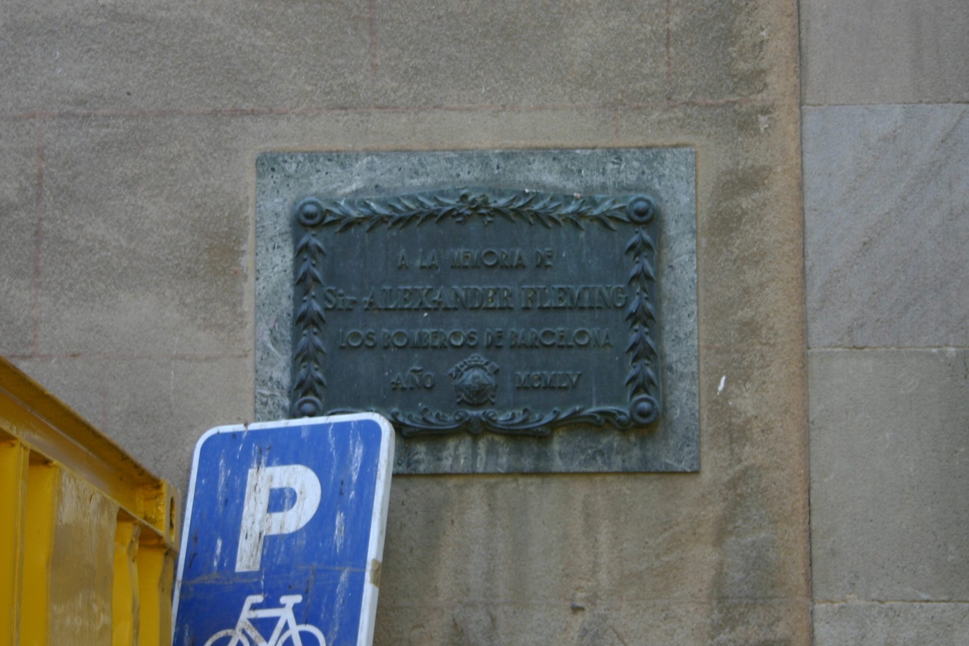 Alexander Fleming's monument and memorial tablets, Barcelona, Spain - 05.JPG